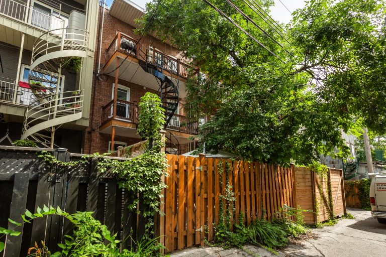 maisons avec escaliers extérieurs en colimaçon 2